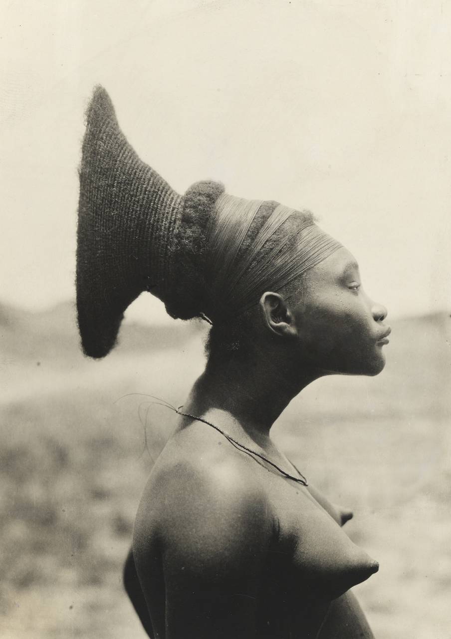  |Citroën-Haardt Expedition, Zentralafrika, Frau eines Mangebetu Häuptlings, Kongo, 1925 (© National Geographic Image Collection)